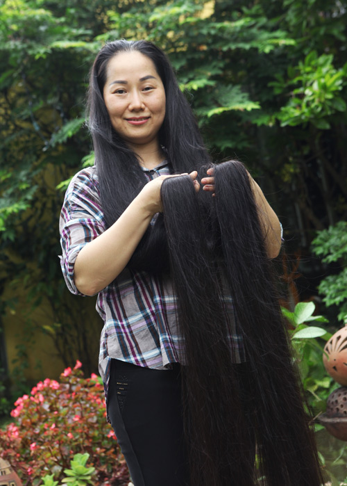 Gặp[-]lại[-]người[-]phụ[-]nữ[-]có[-]mái[-]tóc[-]dài[-]nhất[-]Việt[-]Nam